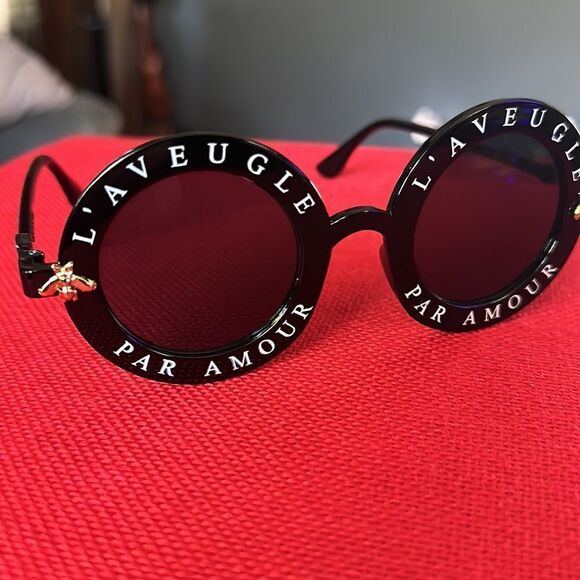 NWT. Stylish round frame glasses with a cute bee emblem SUV protection. main image 9